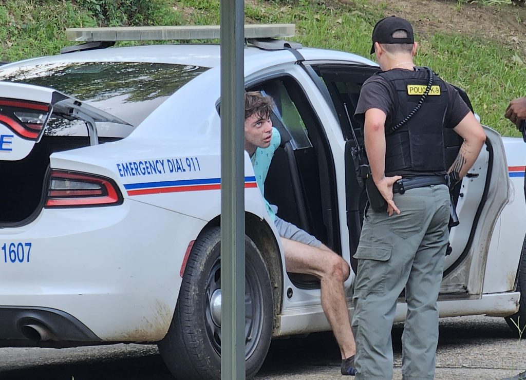 "Pale Male" in custody - Vicksburg Daily News