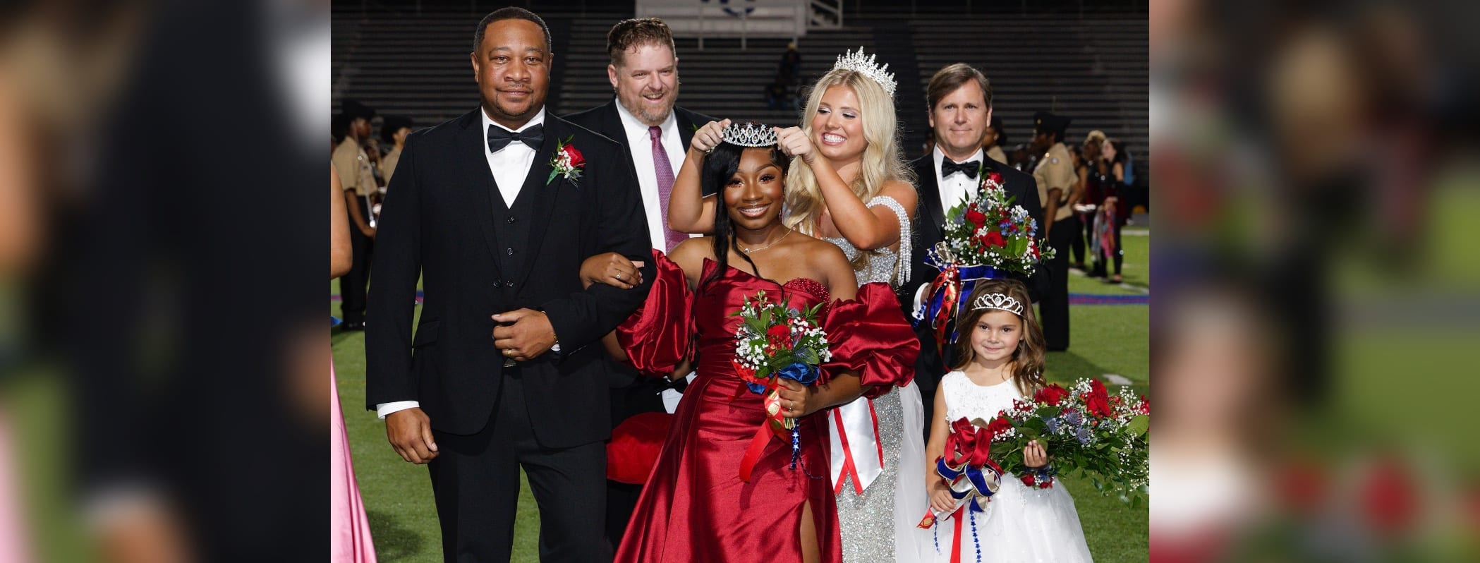Jamisen Cage being crowned by Miss Warren Central, Sydney Sullivan: Photo by Richard Miller
