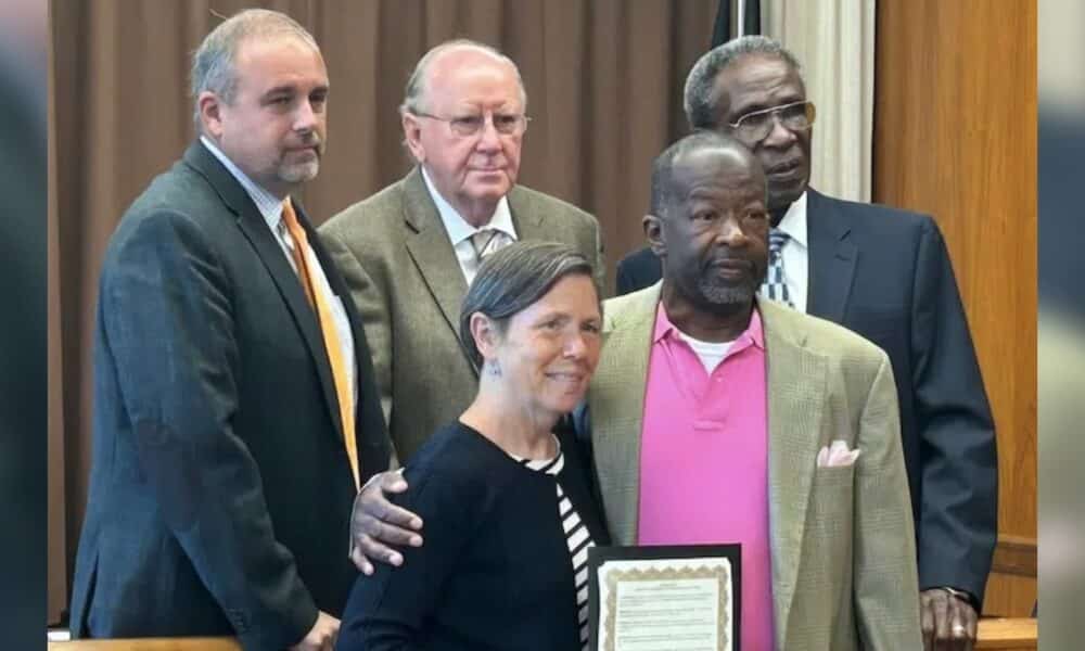 Board honors Antonia Flaggs Jones - Vicksburg Daily News