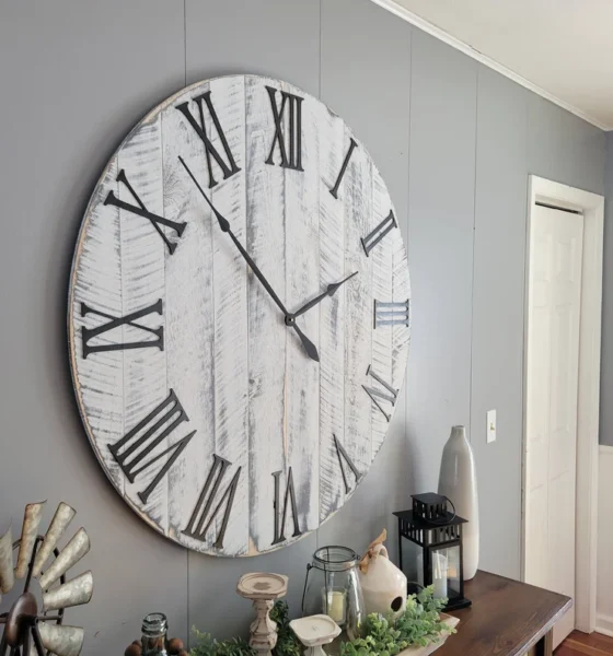 Clock courtesy YankeeWoodworks