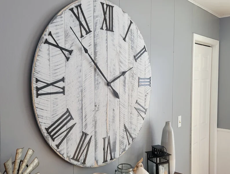 Clock courtesy YankeeWoodworks