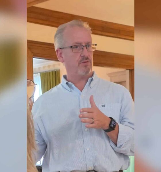 Reeves holds campaign event