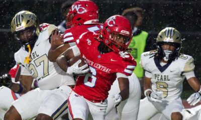 Warren Central player evades defenders during a rainy football g — Warren Central rolls past Pearl 40-14 to improve to 2-0