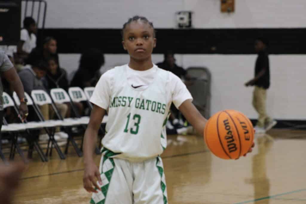 Warren Central Junior High girls open season with 37-27 comeback win over Vicksburg