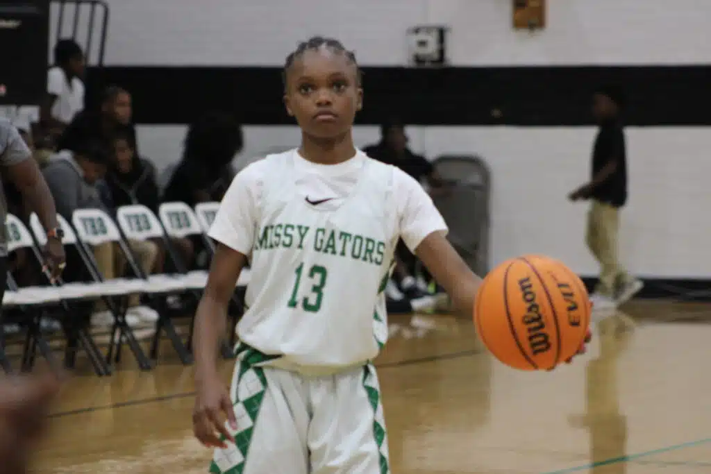 Warren Central Junior High girls open season with 37-27 comeback win over Vicksburg